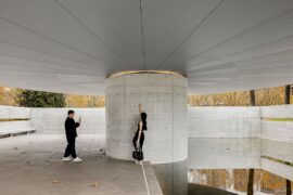 Seeing what you know, or is it knowing what you see?